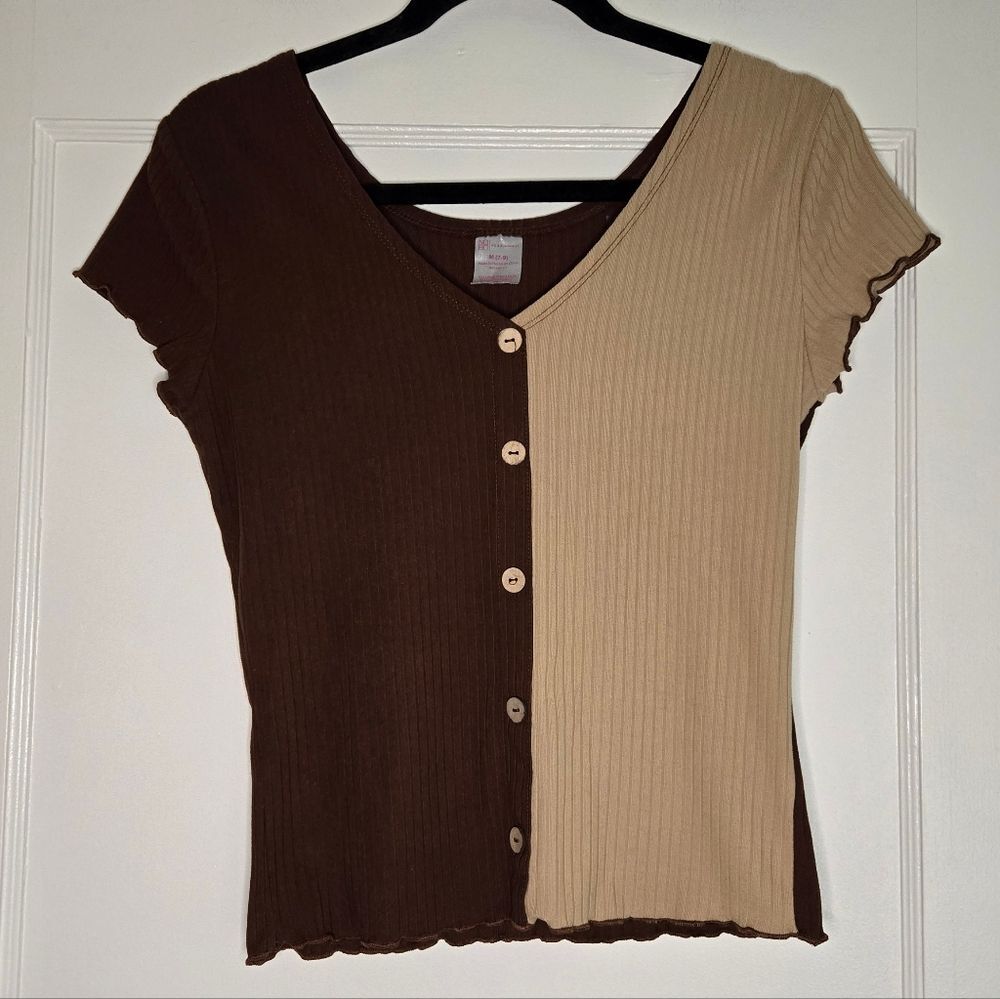 No Boundaries V- Neck Top - Women's Medium - Tan & Brown